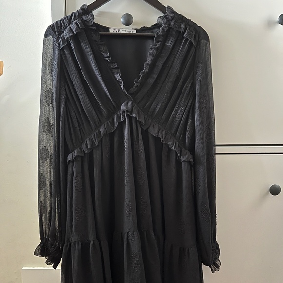 Zara ruffled lace dress - Picture 1 of 6